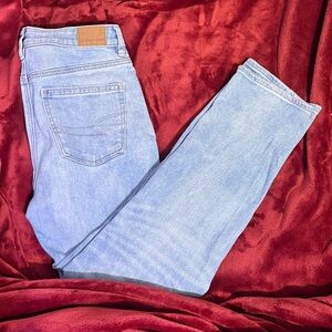 American Eagle Mom Straight Jean Light Wash